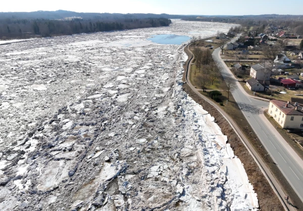 Ледовый затор в Плявиньском водохранилище уменьшается