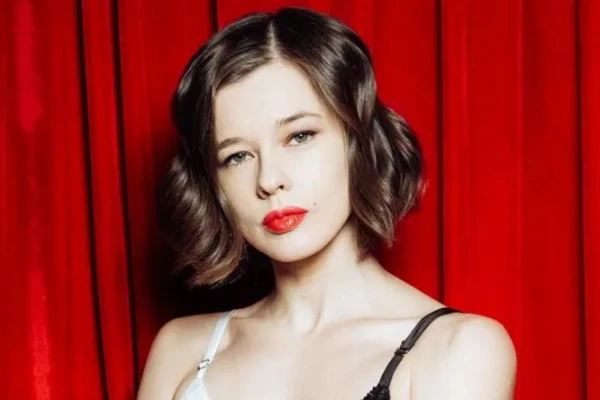 Изображение к статье: Сияет от счастья: поклонники восхитились беременной Шпицей