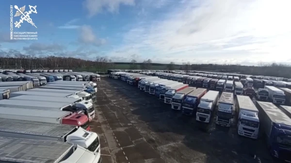 «Жалко литовцев!»: Лукашенко обещает вернуть застрявшие фуры