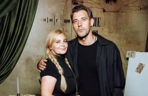 Изображение к статье: У звезды начался новый период в отношениях.