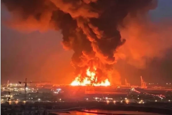 Изображение к статье: Трамп предложил арабам заплатить за прекращение войны с Ираном