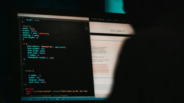 Хакеры работают на чекистов.