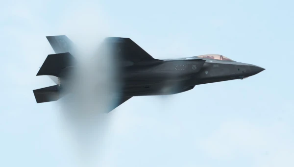 Изображение к статье: По американскому F-35 в Иране ударила ракета с внедорожника