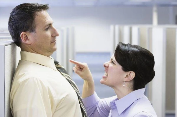 Как правильно реагировать на хамство?