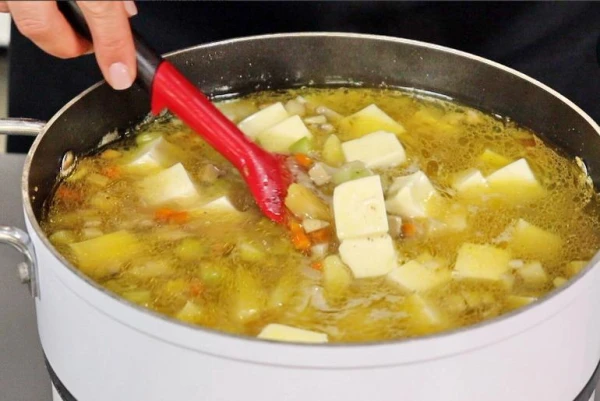 Ароматный и нежный куриный суп со сливками