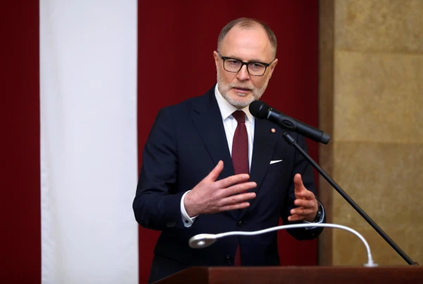 Изображение к статье: Министра обороны Латвии заставят клясться в любви к США