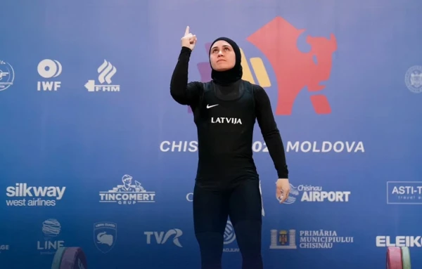 Изображение к статье: Тяжелоатлетка Ребека Ибрагим о скандальной молитве мусульман на улице: «Не все мы плохие…»