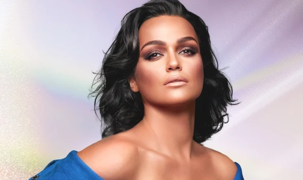 Скандал позади? Слава восстанавливается на Мальдивах и делится эффектным фото в ярко-розовом купальнике