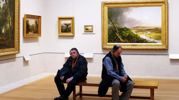 Заплатили за билет, а теперь сидят, как эти.