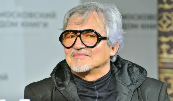 Дмитрий Дибров недолго горевал: телеведущий уже живёт с новой женщиной