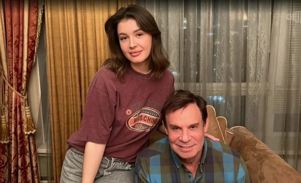 «Никто ничего про нас не знает»: Шифрин уклончиво высказался о романе с 25-летней студенткой