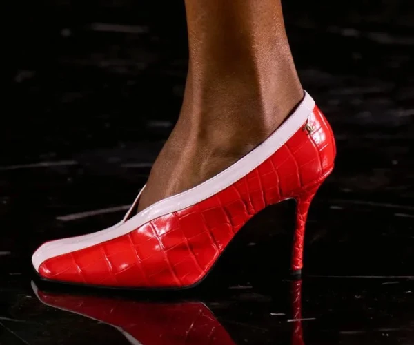 Изображение к статье: Двухцветные туфли: Почему легендарный стиль Chanel снова покоряет весну-2026!