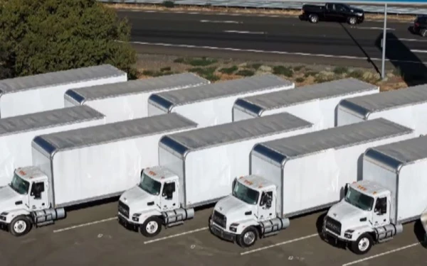 Внутри огромных фур можно спрятать что угодно.