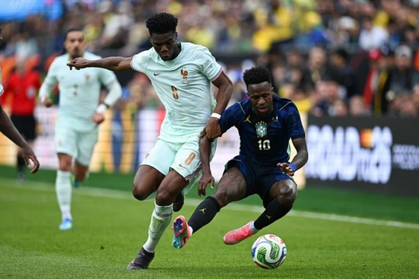 Мбаппе начинает и выигрывает. Сборные Бразилии и Франции померились силами в США