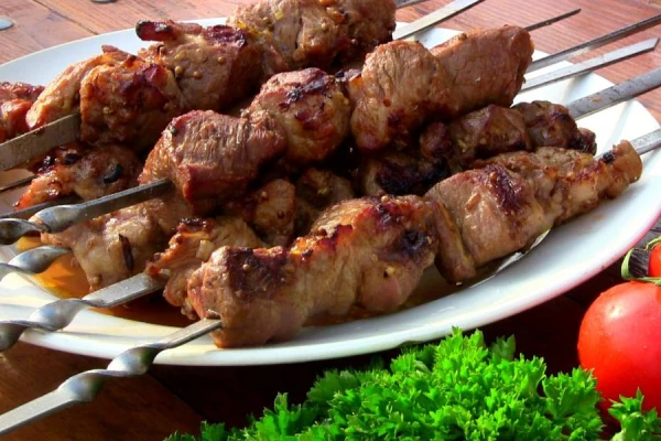 Изображение к статье: После еды — пот: терапевт объясняет, что такое «мясной пот»