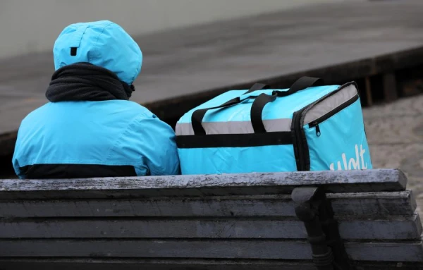 Изображение к статье: Курьеров из третьих стран планируют «взять под контроль» — это может встряхнуть рынок доставки