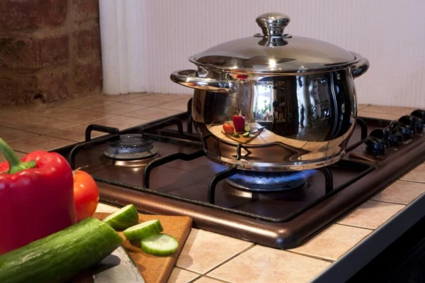 С крышкой или без: как правильно готовить суп — не все знают