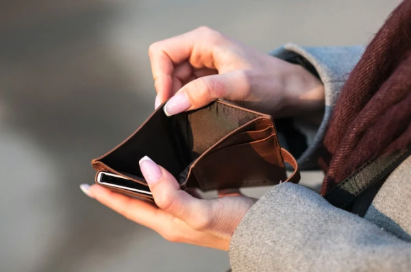 Изображение к статье: Латвийцы погрязли в долгах: многим сложно оплачивать счета