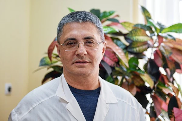 Изображение к статье: «Врач поцелует ножку?» Доктор Мясников отчитал женщину с жалобами на судороги