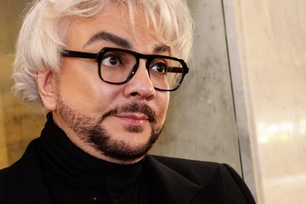 Изображение к статье: Звезда! Киркоров оправдался за курение в аэропорту