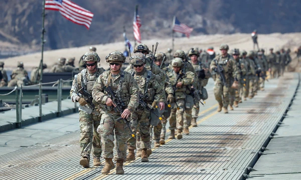 Изображение к статье: В Иране захотели накормить акул американскими военными