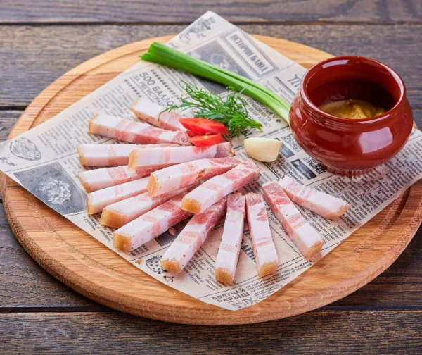 Изображение к статье: Сало: наслаждаемся вкусом и пользой без вреда для фигуры