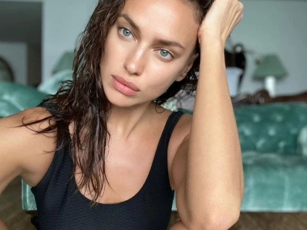 Ирина Шейк блистает в дерзком бикини: свежие кадры с райского отдыха