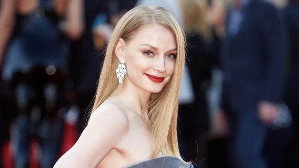 На фоне слухов о свадьбе: Светлана Ходченкова показала фигуру в дерзком образе