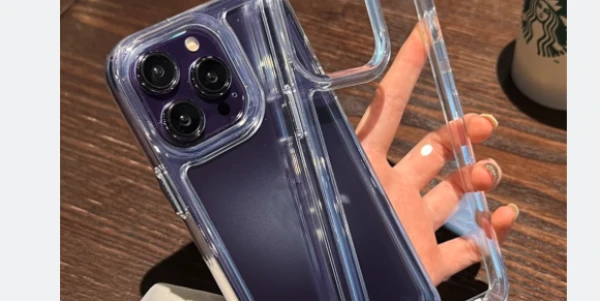 Изображение к статье: Названа причина желтения чехлов для смартфонов