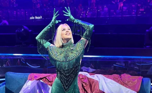 Изображение к статье: Саманта Тина сообщила о беременности в день своего рождения