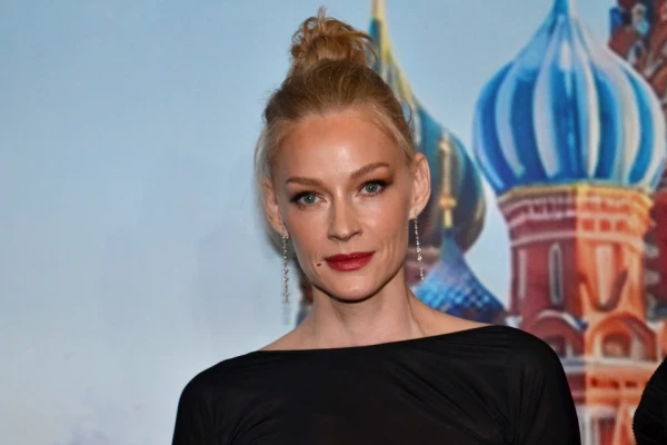 Она мало кого допускает в свою личную жизнь.