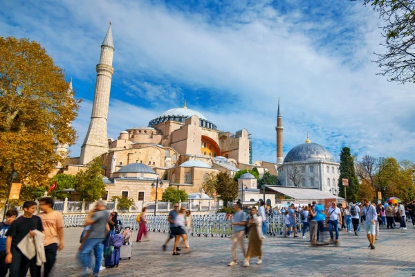 Изображение к статье: Не забывайте, что это - город контрастов.