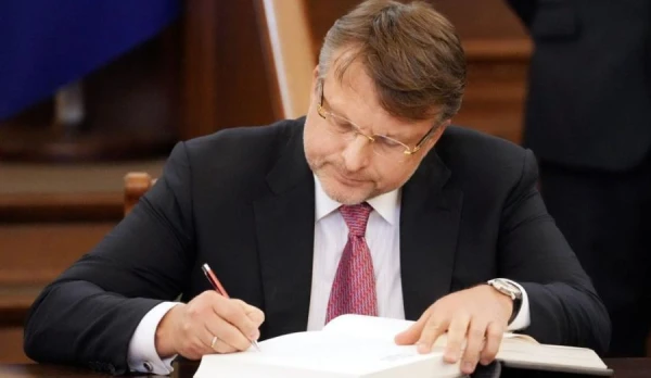 Лидер укрепляет позиции, премьерская партия продолжает падать