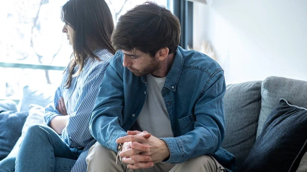 Изображение к статье: Мужчина не уходит, хотя всё разрушено: главная причина вас удивит