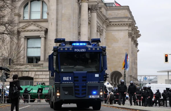 Силовики демонстрируют присутствие на вокзалах.