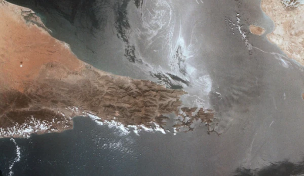 Иран открыл Ормузский пролив для одного вида судов