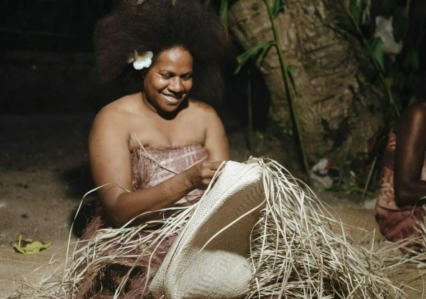 Местная жительница вполне удовлетворена своим стилем жизни.