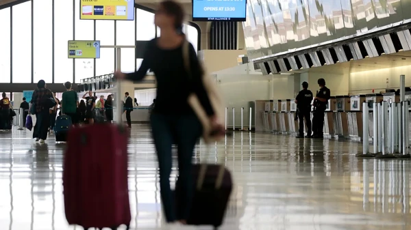 В терминалах становится тише.