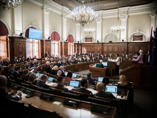 Кто тут временные? Слазь! Уже осенью многие депутаты Латвии станут безработными