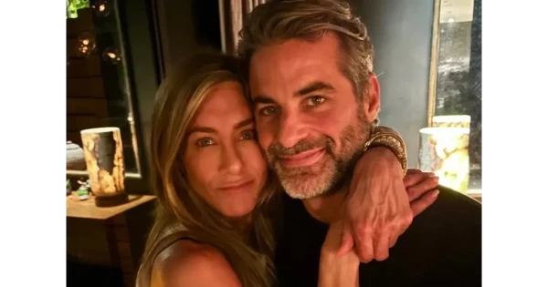 Дженнифер Энистон порадовала поклонников редким фото с бойфрендом-гипнотерапевтом