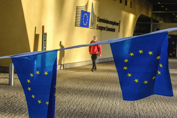 Изображение к статье: Кризис из-за войны в Иране сильнее ударил по ЕС, а не США - Bloomberg