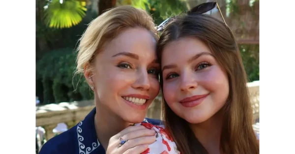 Марина Зудина поделилась трогательными архивными снимками дочери Марии в честь её 20-летия: «Благодарна твоему папе!»