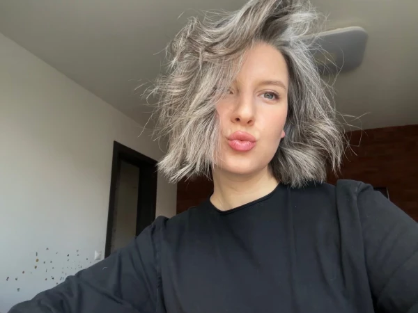 Изображение к статье: Прятать или принять: новый взгляд на седые волосы