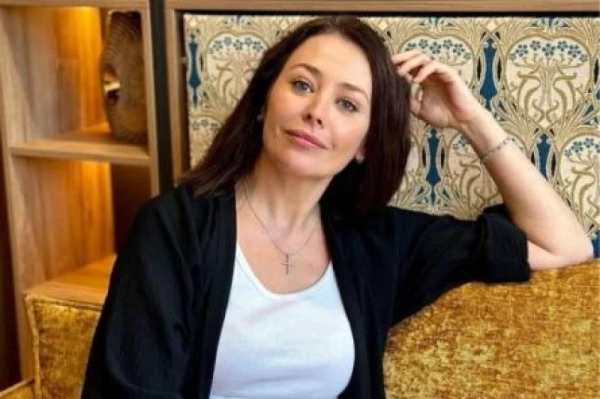 В 52 — как модель: Волкова вышла на улицы Милана в дерзком образе