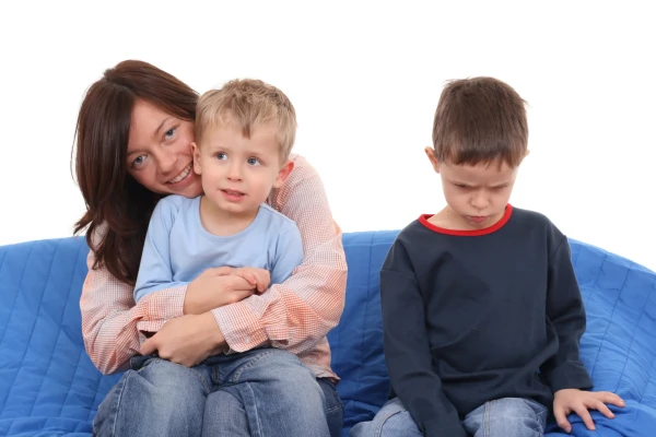 Невидимое разделение: почему родители неосознанно выбирают любимого ребёнка