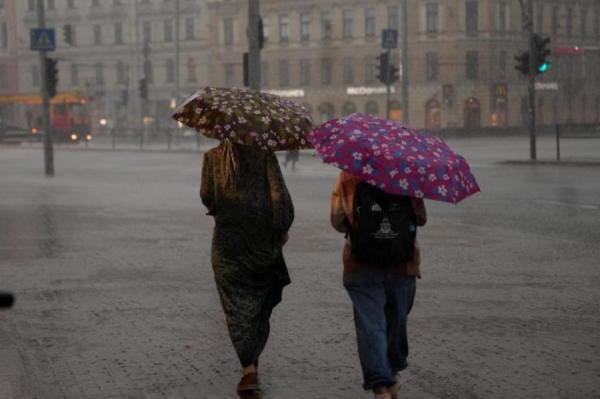 Дождь и даже снег: погода жителей Латвии сегодня не побалует