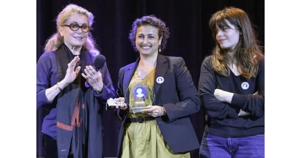 Загадочная внучка Катрин Денёв: редкое появление на публике с легендарной актрисой