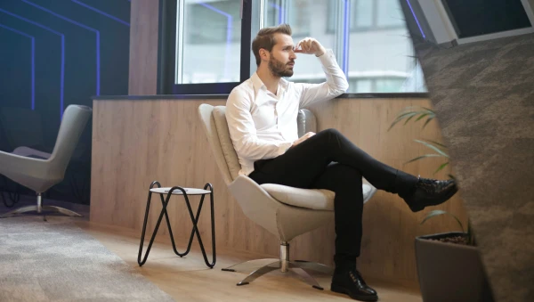 Изображение к статье: Учёные опровергли вред привычки сидеть нога на ногу