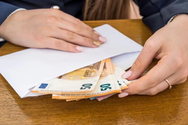 Изображение к статье: 100 тысяч за решение: суд рассмотрит дело о коррупционной схеме с «чёрным списком»