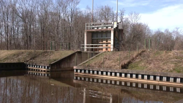 Изображение к статье: «В озере больше нет рыбы!» Рыболов из Царникавы бьёт тревогу и винит шлюзы, построенные на реке